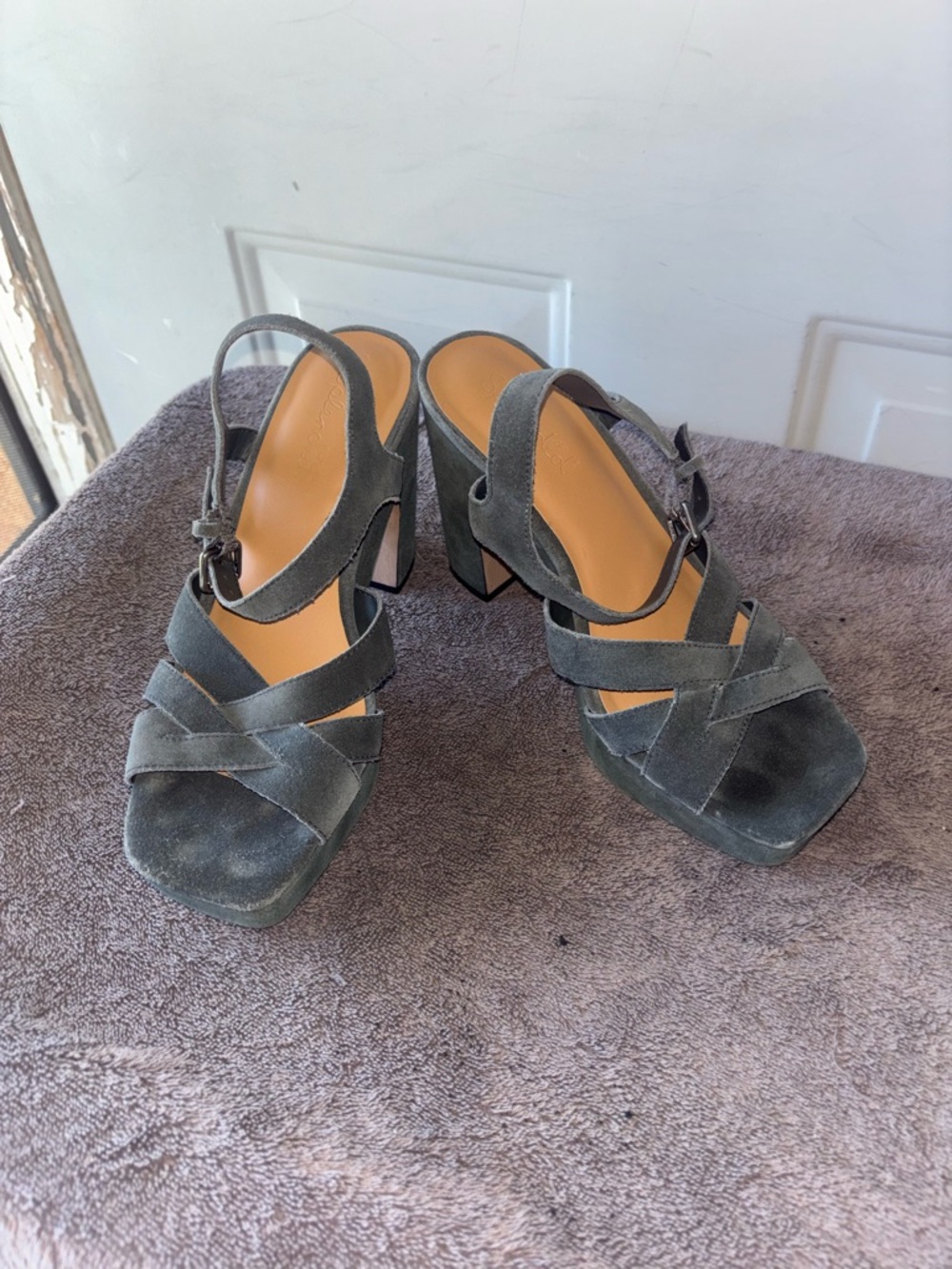 Splendid gray suede Piper strappy platform heel sandals size 9 M *minor flaw*